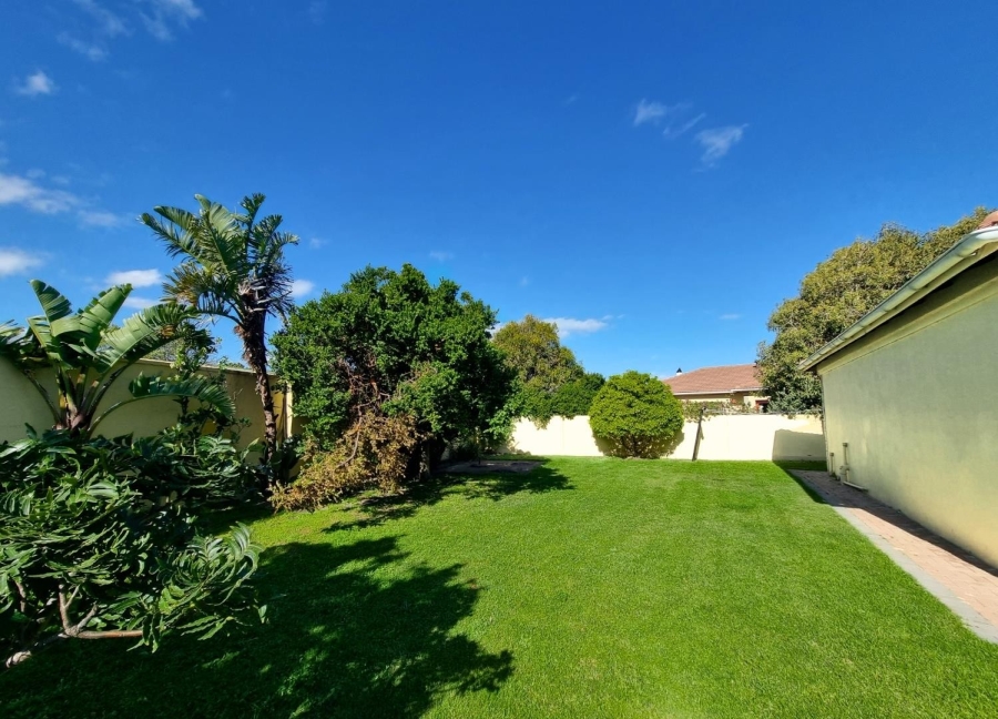 3 Bedroom Property for Sale in Sandbaai Western Cape